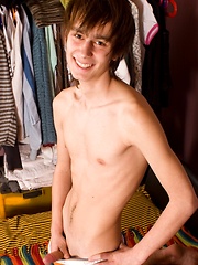 19 y.o. twink laid bare in front of the camera for the first time in his life!