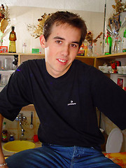 Sporty twink poses with his sexy underpants off