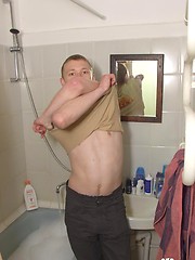 Tattooed twink rubs his muscled ass in the shower