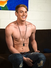 Adorable blond Stefan Nash made a lot of new fans during his perverted Helix Live Show