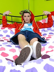 Skaterboy Foot-Play Soon Turns Into A Hot Bareback Session Of Dick-Draining Fun!